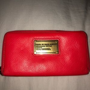 Marc Jacobs zip around wallet
